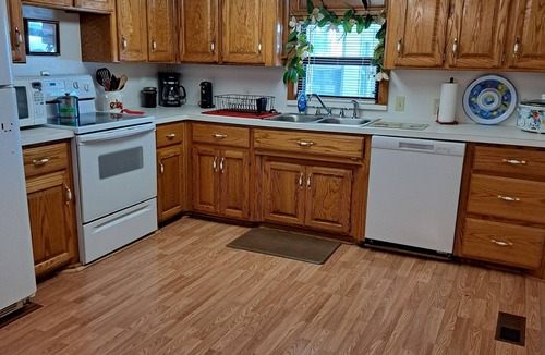Fort Cobb Cabin | Crow Roost Lake Cabin-Fort Cobb Lake. 2 Blocks to the Boat ramp/Dock
