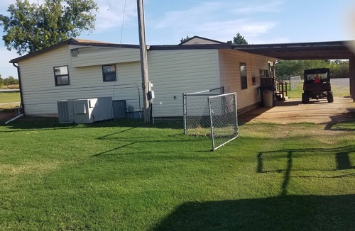 Fort Cobb Cabin | Crow Roost Lake Cabin-Fort Cobb Lake. 2 Blocks to the Boat ramp/Dock