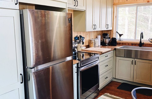 Tudor and Cashel Cabin | Crow's Head