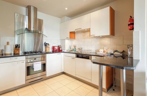 Poole Apartment | Crow's Nest - Directly on Poole Quay