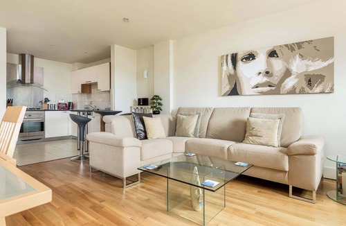 Poole Apartment | Crow's Nest - Directly on Poole Quay