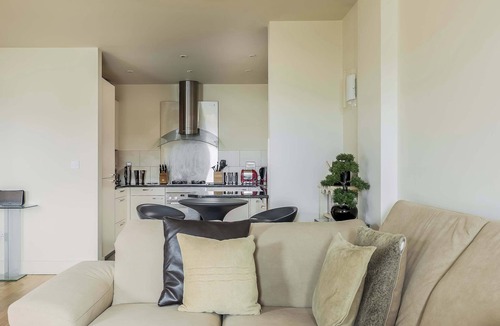 Poole Apartment | Crow's Nest - Directly on Poole Quay