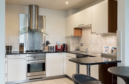 Poole Apartment | Crow's Nest - Directly on Poole Quay