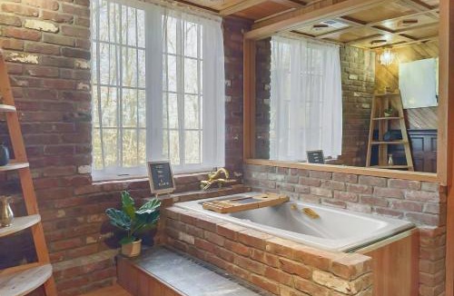 Seymour House | Crown Carriage House