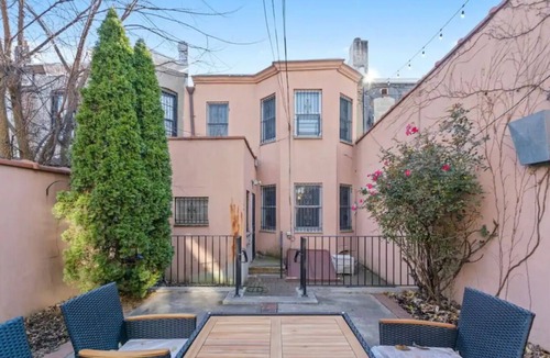 Crown Heights Apartment | Crown Heights Studio Near Subway + Private backyard