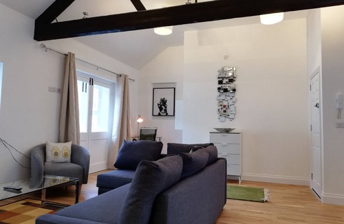 Newbury Apartment | Crown House a new development with unique features (5KIN)