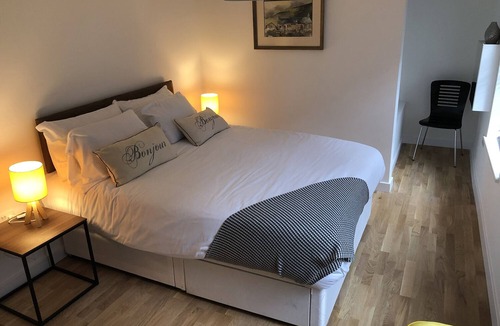 Newbury Apartment | Crown House a new development with unique features (56aC)