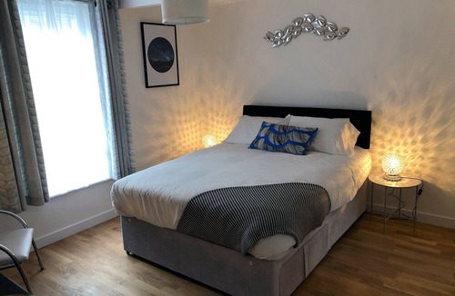 Newbury Apartment | Crown House a new development with unique features (56aC)