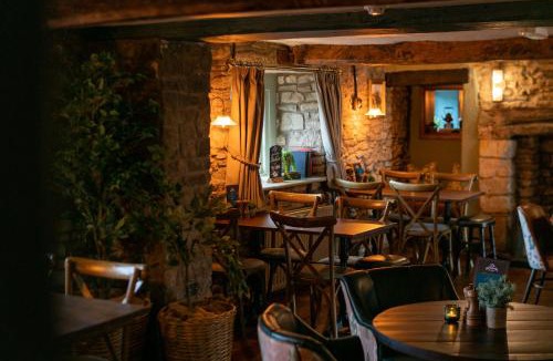 Nettleton Hotel | Crown Inn at Tolldown