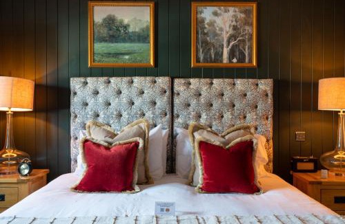 Nettleton Hotel | Crown Inn at Tolldown