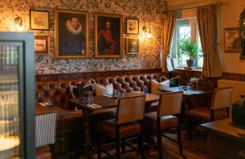 Nettleton Hotel | Crown Inn at Tolldown