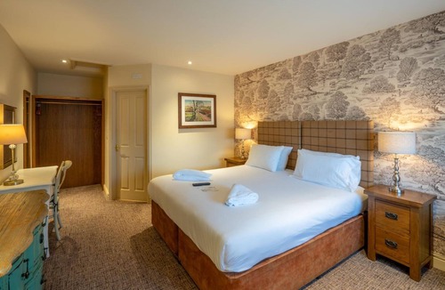 Nettleton Hotel | Crown Inn