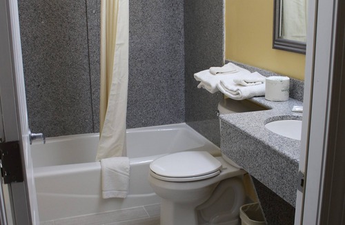 Yorktown Hotel | Crown Inn Motel