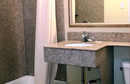 Yorktown Hotel | Crown Inn Motel