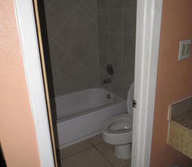 Oakville Hotel | Crown Inn