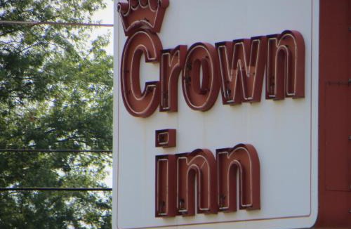 Oakville Hotel | Crown Inn