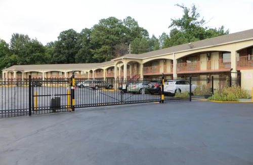 Oakville Hotel | Crown Inn