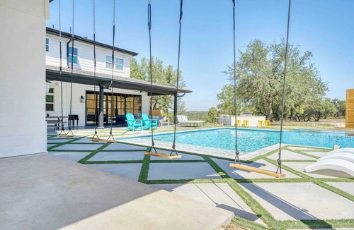 Austin House | Crown Jewel - Resort Style Pool & Sleeps 46