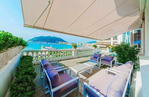 San Sebastian Centro Apartment | Crown of La Concha Beach by DonosRent