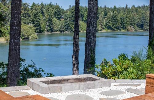 Coos Bay House | Crown Point Hideaway
