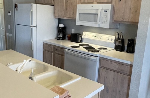 Horseshoe Bend Hotel | Crown Point Resort