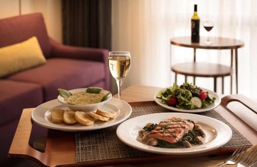 Dallas Hotel | Crowne Plaza Dallas Market Ctr - Love Field, an IHG Hotel