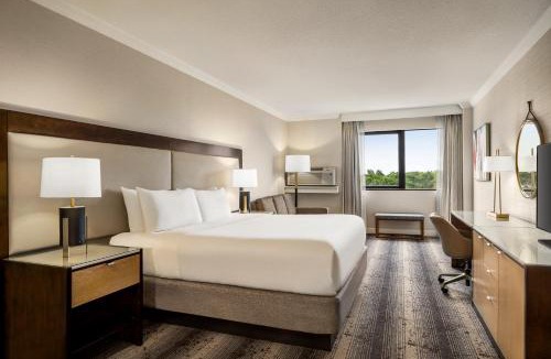 Edison Hotel | Crowne Plaza Edison by IHG