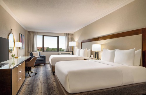 Edison Hotel | Crowne Plaza Edison by IHG