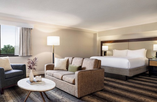 Edison Hotel | Crowne Plaza Edison by IHG