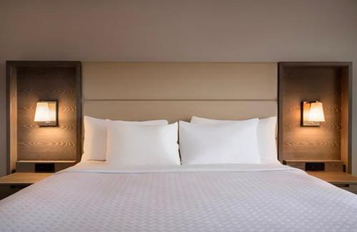 Englewood Hotel | Crowne Plaza Englewood by IHG