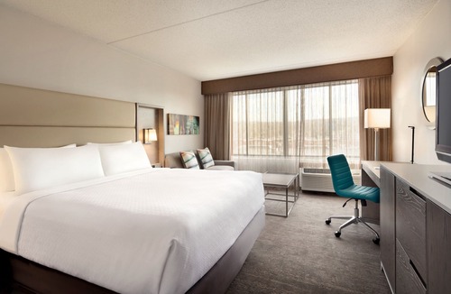 Englewood Hotel | Crowne Plaza Englewood by IHG