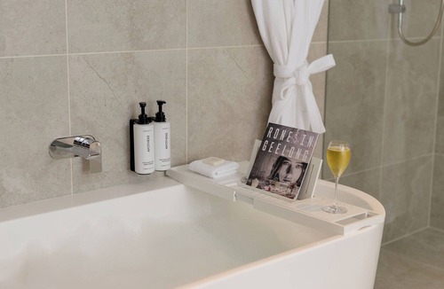 Geelong Hotel | Crowne Plaza Geelong by IHG