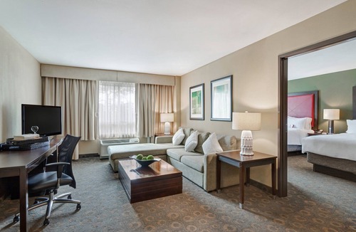 The Villages Apartment | Crowne Plaza Houston Galleria Area, an IHG Hotel