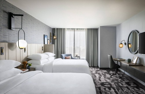 Kearney Hotel | Crowne Plaza Kearney by IHG