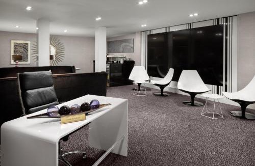 Hanger Hill Hotel | Crowne Plaza London Ealing by IHG