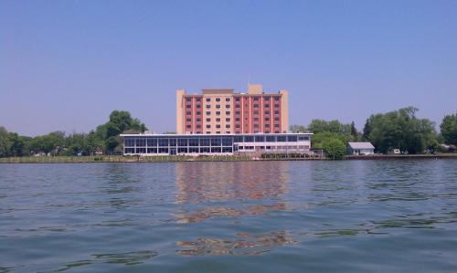Niagara Falls Hotel | Crowne Plaza Niagara Falls NY - Riverside by IHG