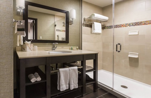 Montgomery County Hotel | Crowne Plaza SHENANDOAH - WOODLANDS AREA by IHG