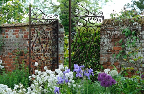 Stowmarket House | Crows Hall - Five Bedroom House, Sleeps 10