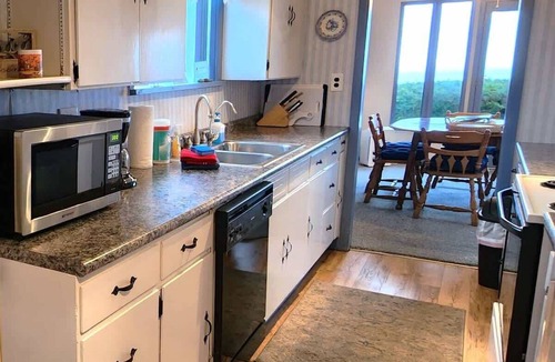 Port Angeles House | Crows Nest Charming Vintage Retreat, Harbor View