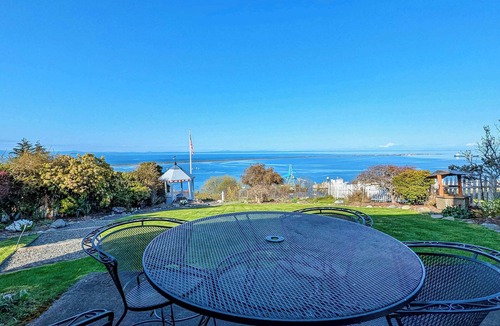 Port Angeles House | Crows Nest Charming Vintage Retreat, Harbor View