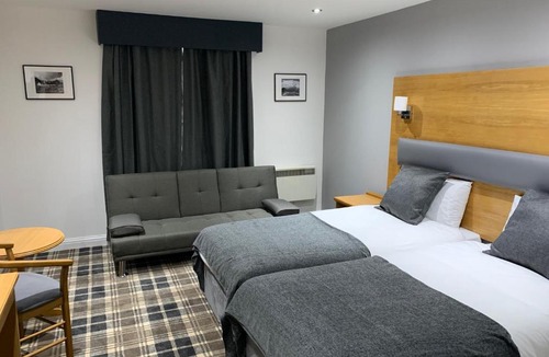 Garnkirk Hotel | Crowwood Hotel and Alba Restaurant