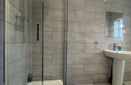 West Thornton Apartment | Croydon Uni London House