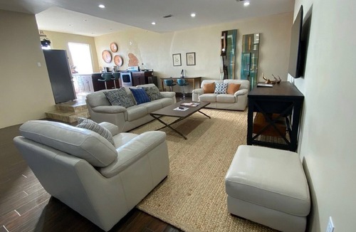 Abilene House | Crusoe Peeps- 3 KING/1 Queen Weekly tidy up! 3,000 sq ft