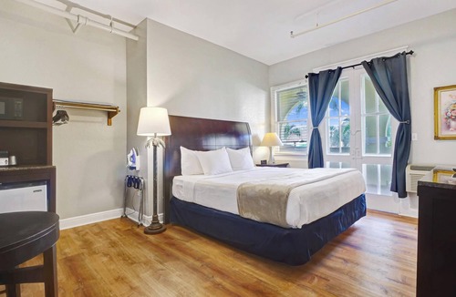 La Vista Hotel | Crystal Bay Historic Hotel