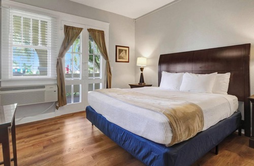 La Vista Hotel | Crystal Bay Historic Hotel