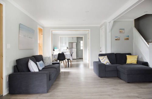 Crystal Beach House | Crystal Beach House-Minutes to the Beach!