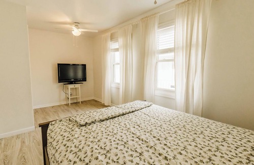 Crystal Beach Cottage | Crystal Beach Scenic Waterfront 3 bedrooms