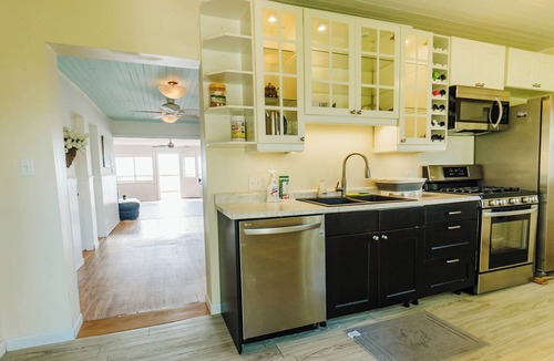 Crystal Beach Cottage | Crystal Beach Scenic Waterfront 3 bedrooms