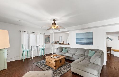 Crystal Beach House | Crystal Beach Stunning Waterfront Stay with Fire Pit