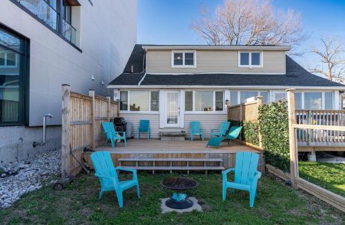 Crystal Beach House | Crystal Beach Stunning Waterfront Stay with Fire Pit